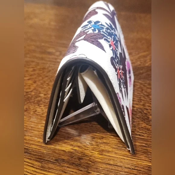 Tory Burch Wallet With Floral Design - Picture 4 of 10